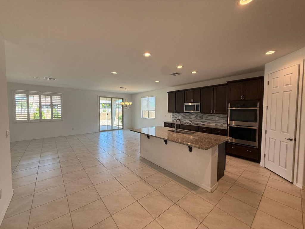 15744 W Jefferson Street - Photo 11