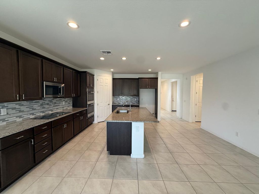 15744 W Jefferson Street - Photo 12