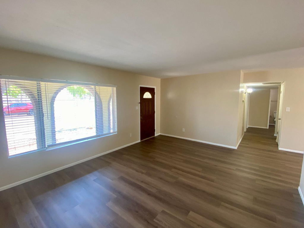 3137 W Campo Bello Drive - Photo 2