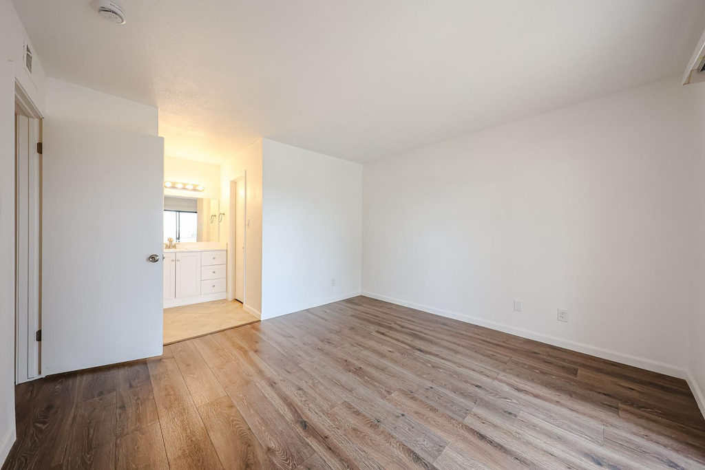 5757 W Eugie Avenue - Photo 43