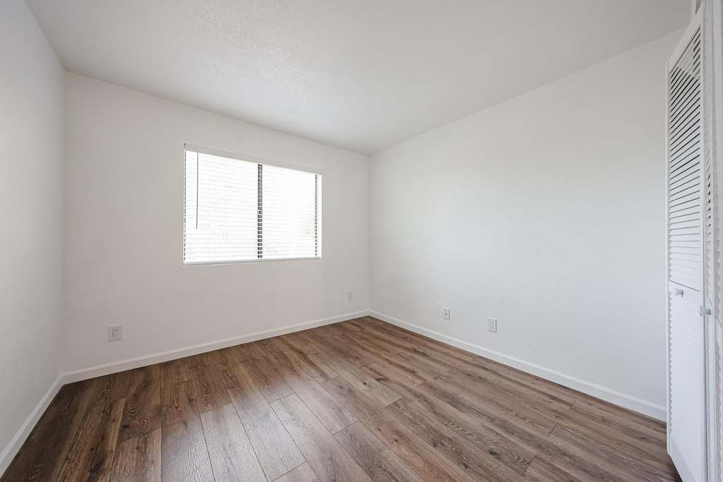 5757 W Eugie Avenue - Photo 22