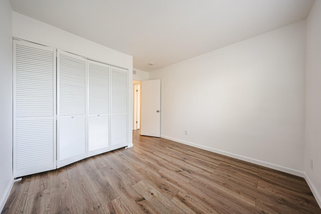 5757 W Eugie Avenue - Photo 46