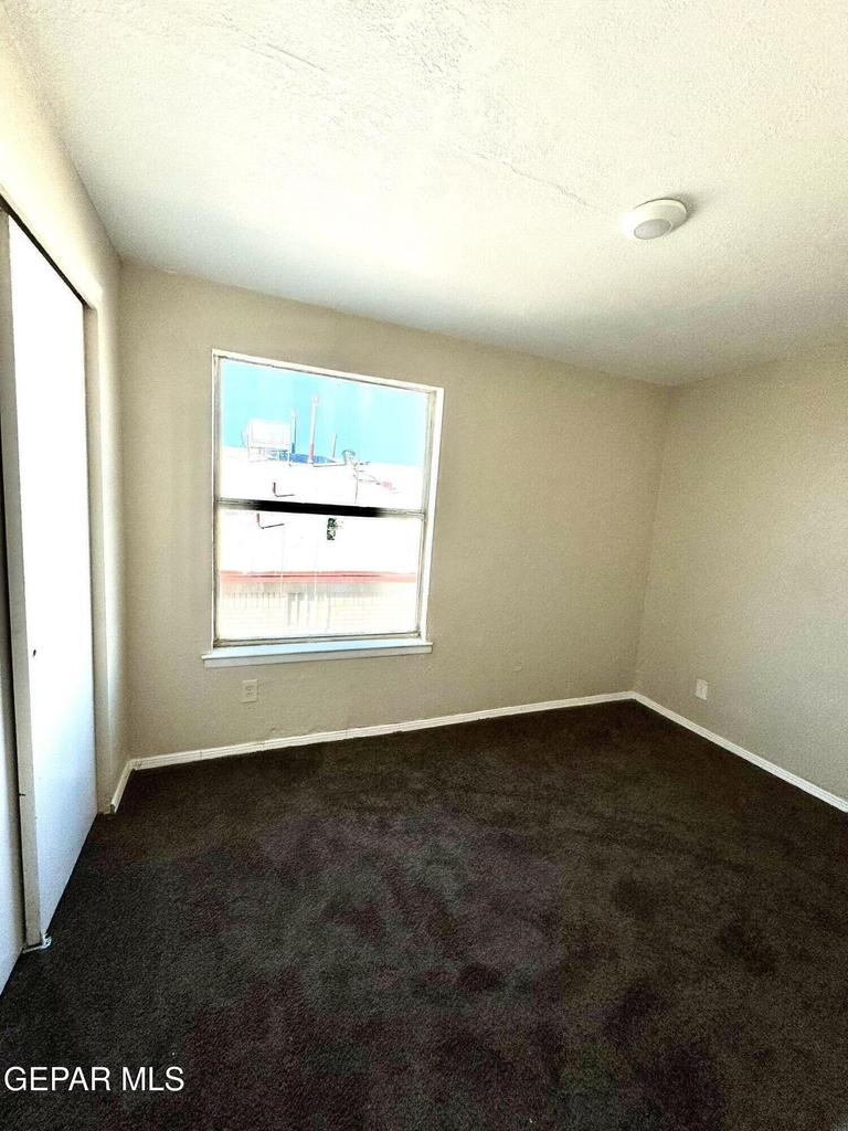 943 Montera Road - Photo 15