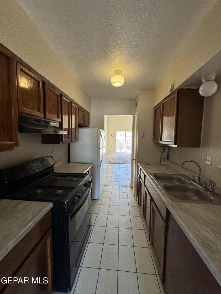 943 Montera Road - Photo 7