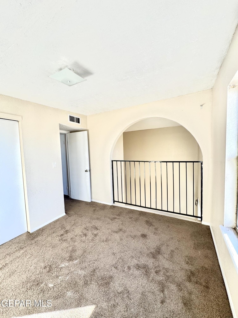 943 Montera Road - Photo 8