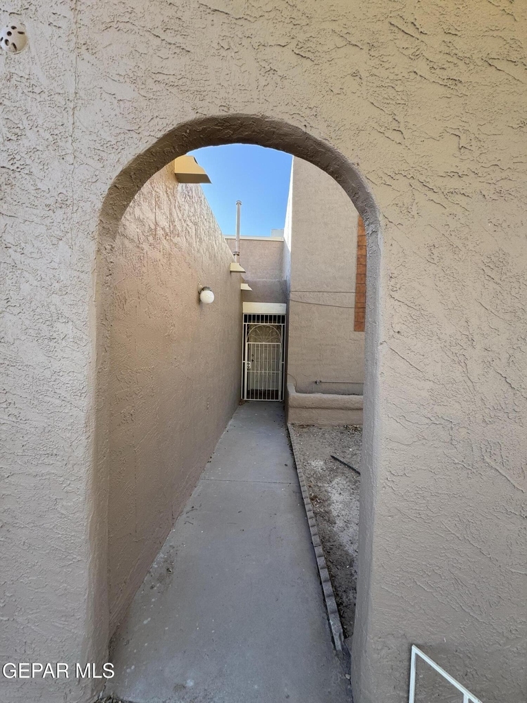 943 Montera Road - Photo 3