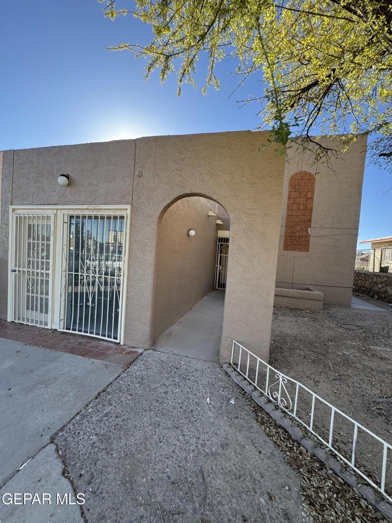 943 Montera Road - Photo 1