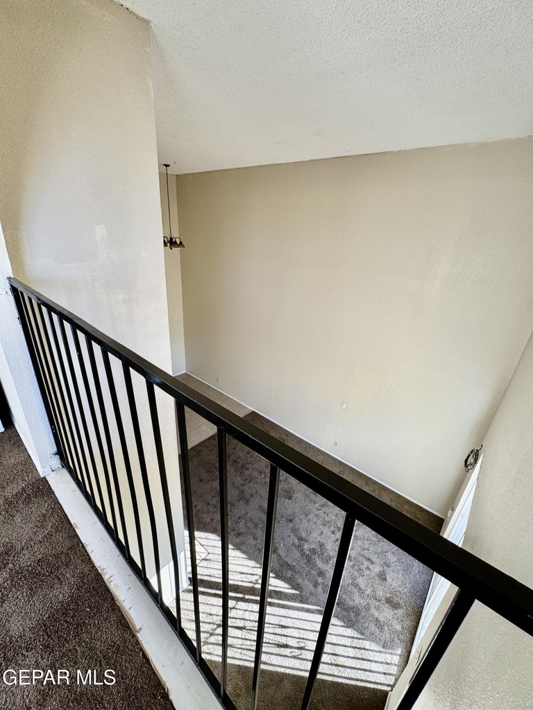 943 Montera Road - Photo 10