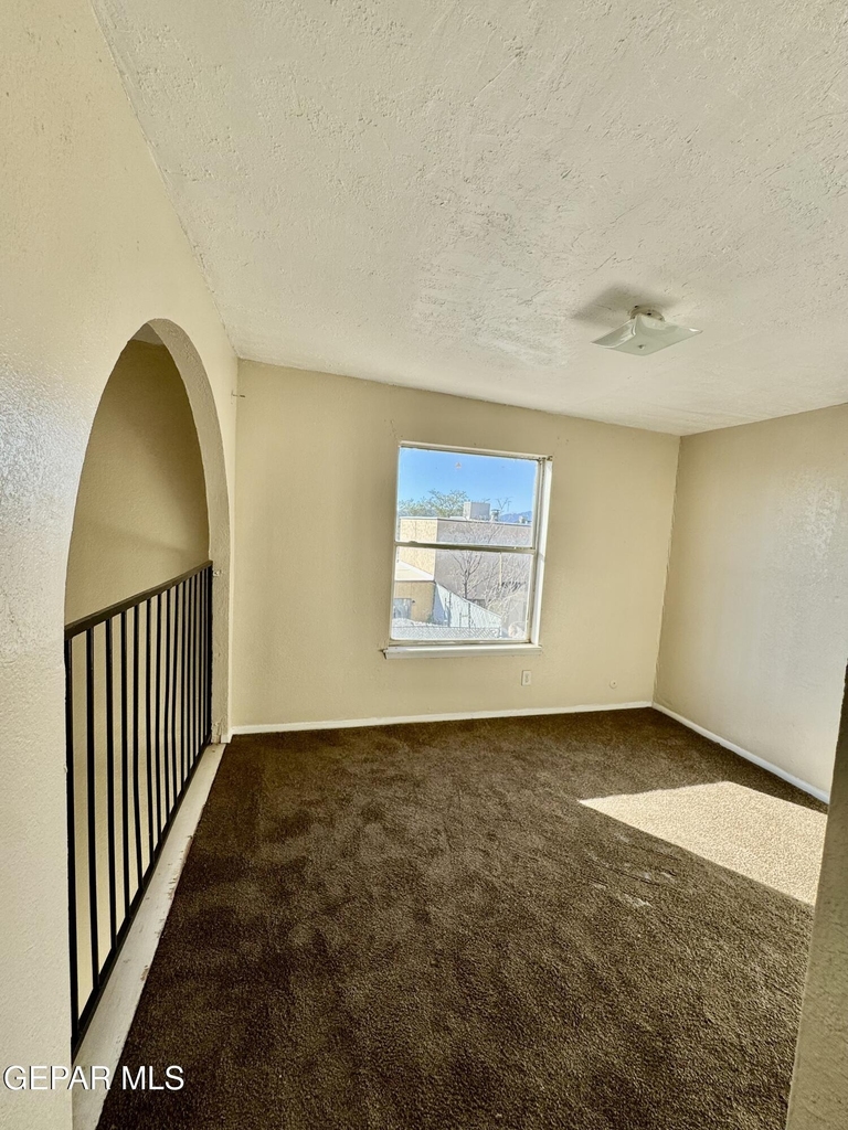 943 Montera Road - Photo 9