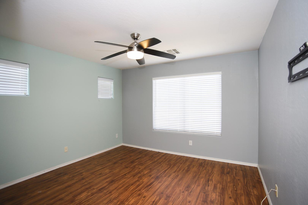 512 E Rainbow - Photo 27