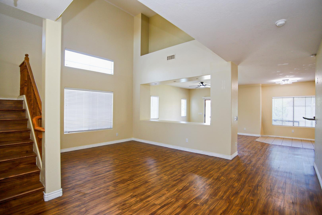 512 E Rainbow - Photo 3