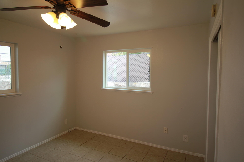 5725 Waycross Avenue - Photo 19