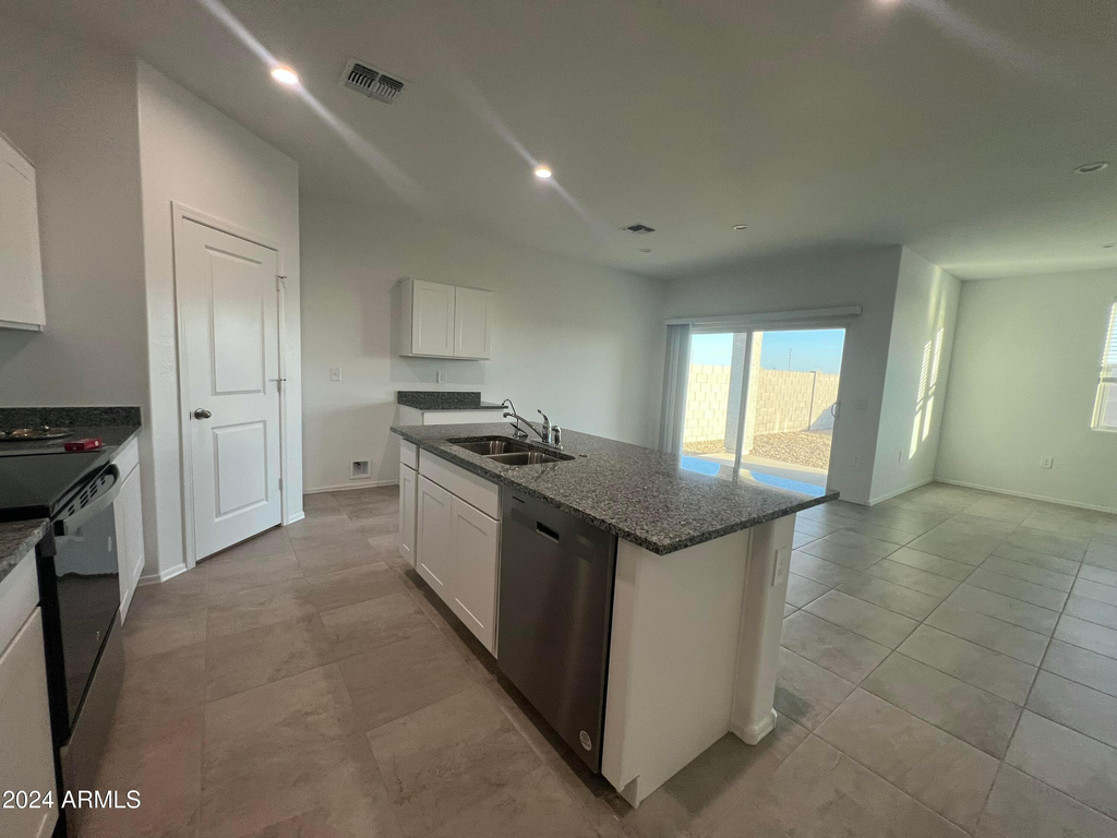 1575 E Lardner - Photo 16