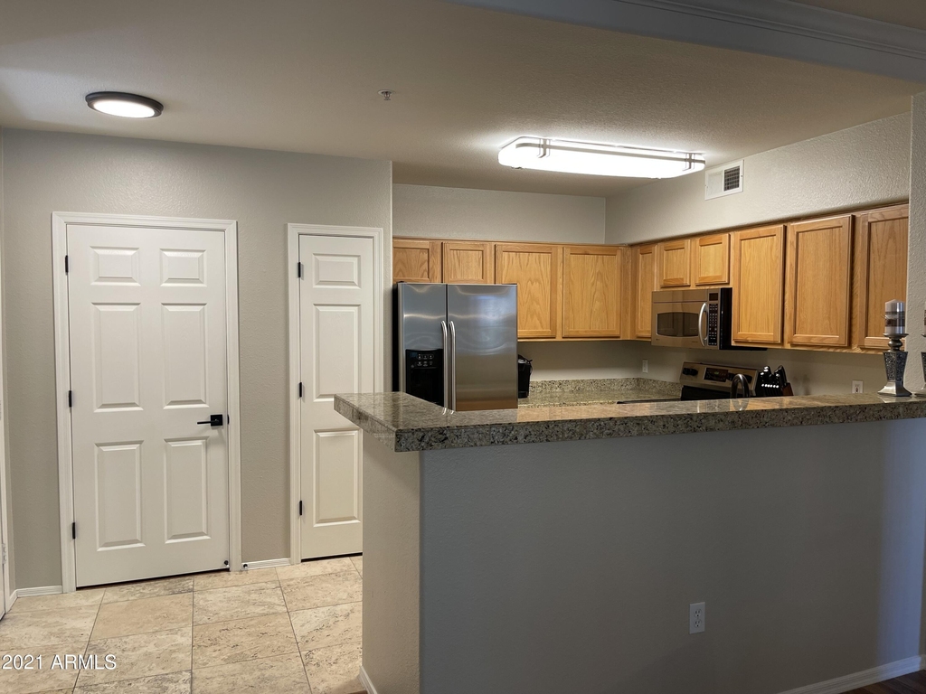 20100 N 78th Place - Photo 3