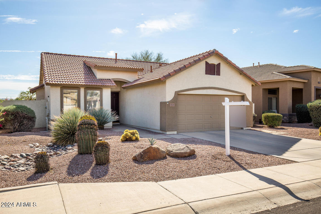3725 E Meadowview Drive - Photo 0