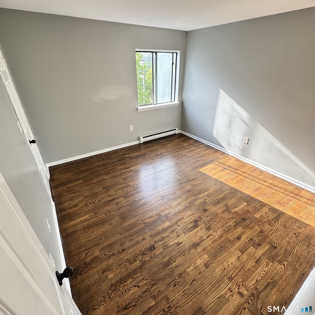 32 Old Foxon Road - Photo 2