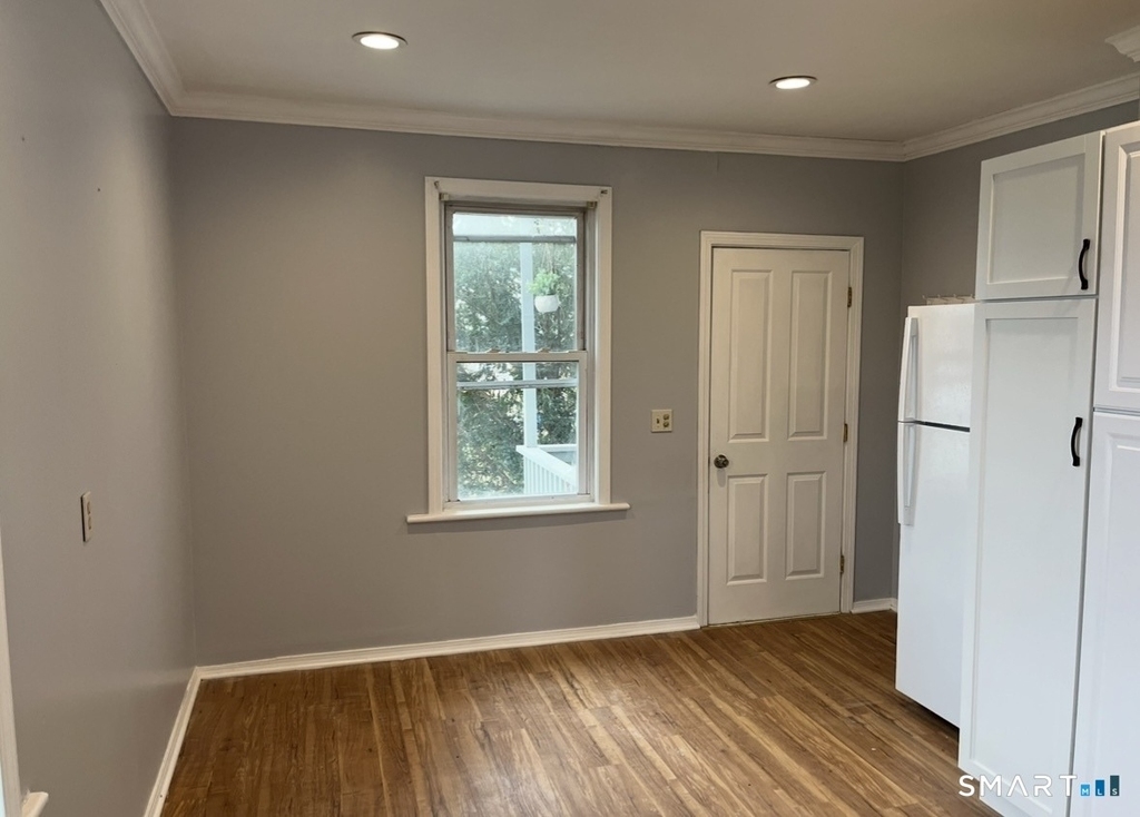 109 1/2 Oak Avenue - Photo 2