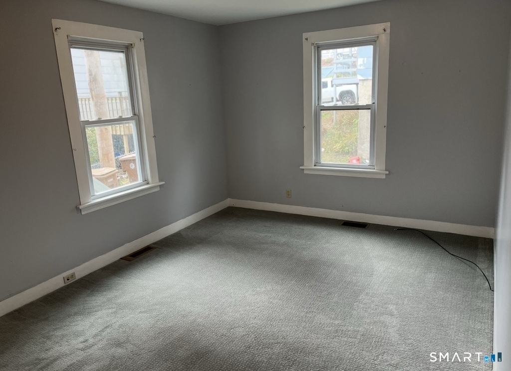 109 1/2 Oak Avenue - Photo 9