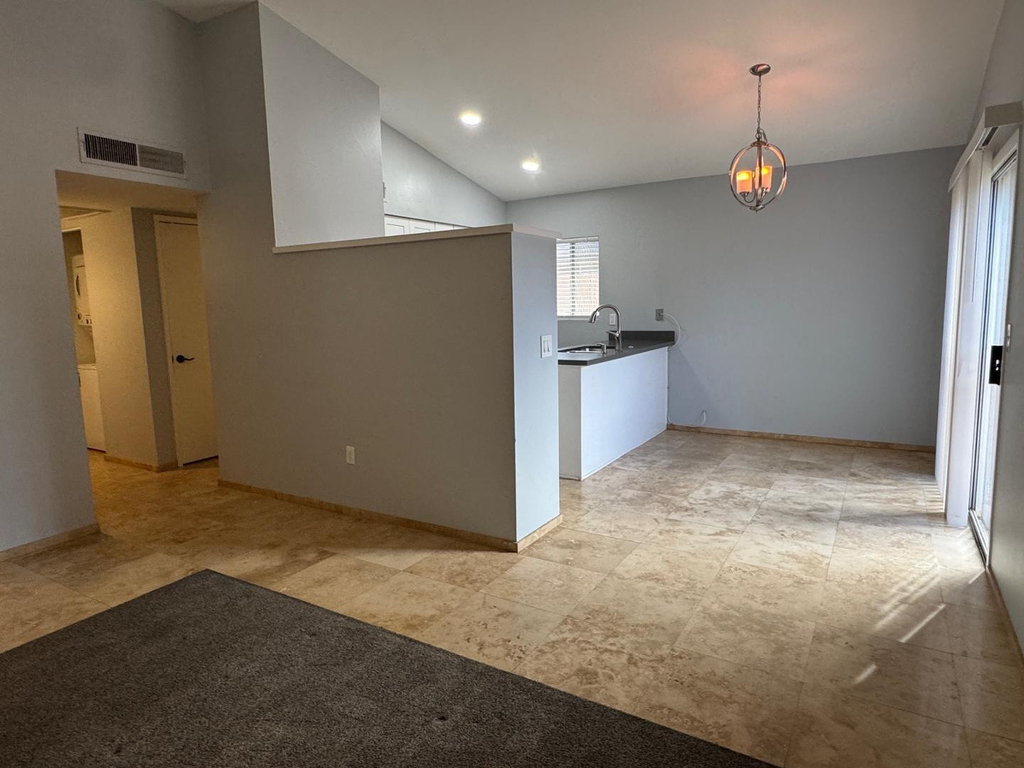117 W Concorda Drive - Photo 3