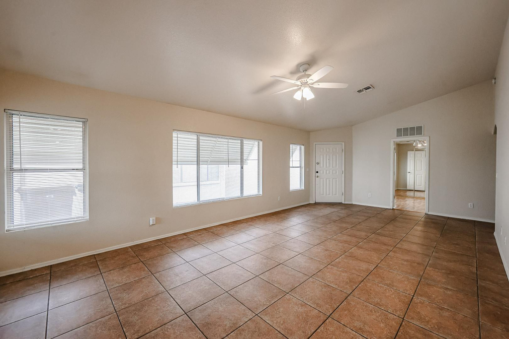 10935 W Ruth Avenue - Photo 21