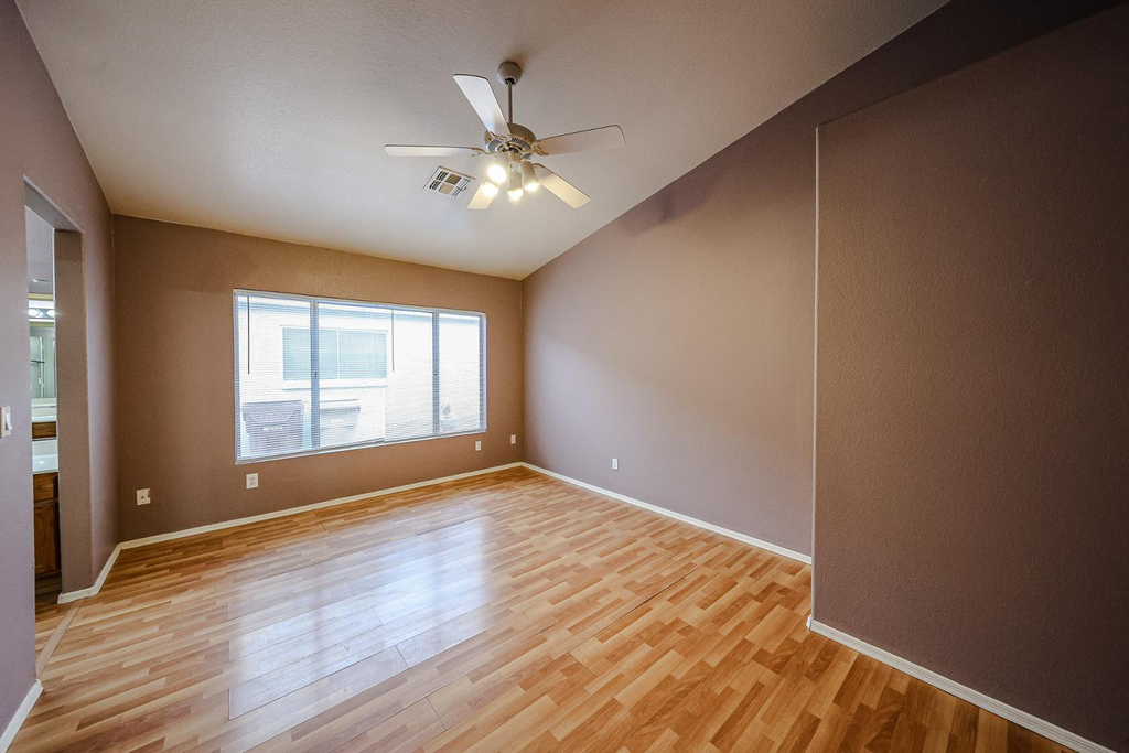 10935 W Ruth Avenue - Photo 9