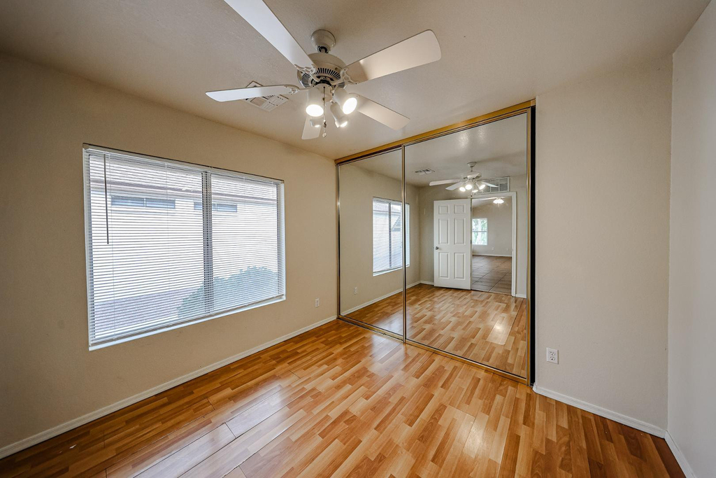 10935 W Ruth Avenue - Photo 7