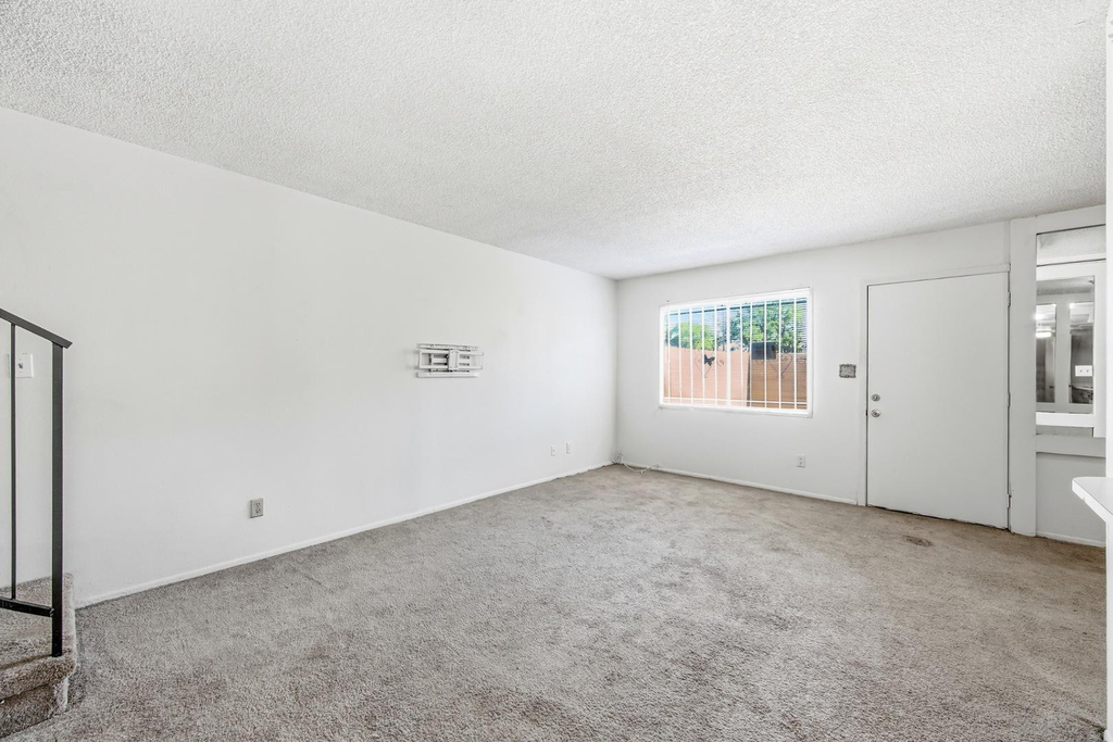 6705 W Devonshire Avenue - Photo 21