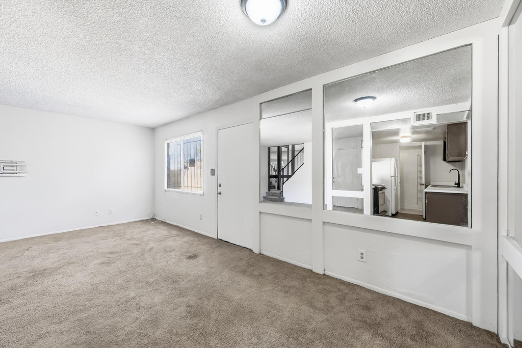 6705 W Devonshire Avenue - Photo 19