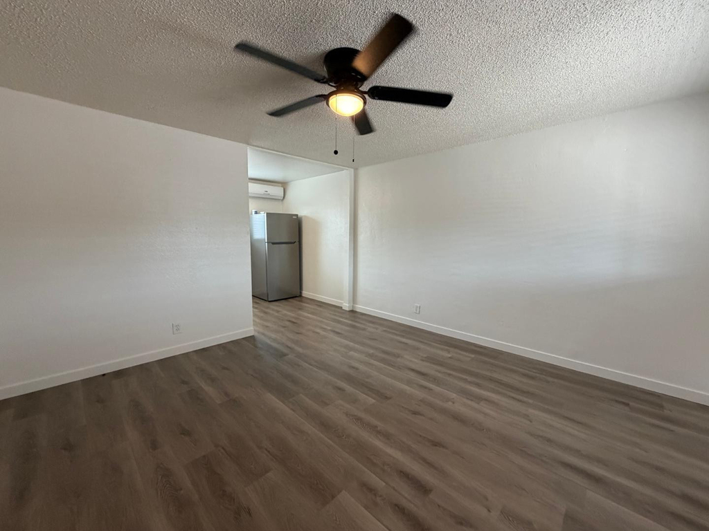 1027 E Dunlap Avenue - Photo 3
