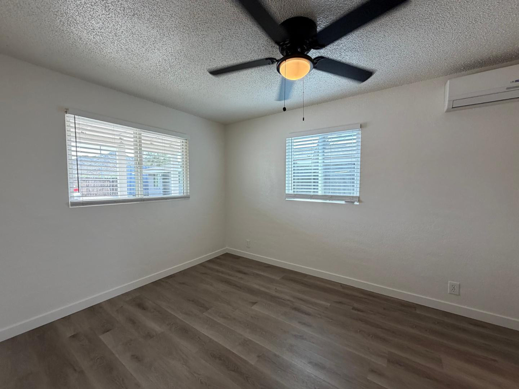 1027 E Dunlap Avenue - Photo 9