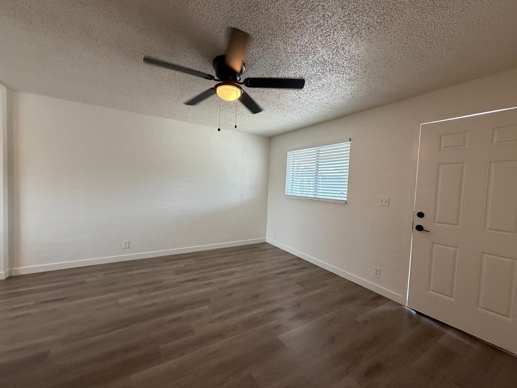 1027 E Dunlap Avenue - Photo 4