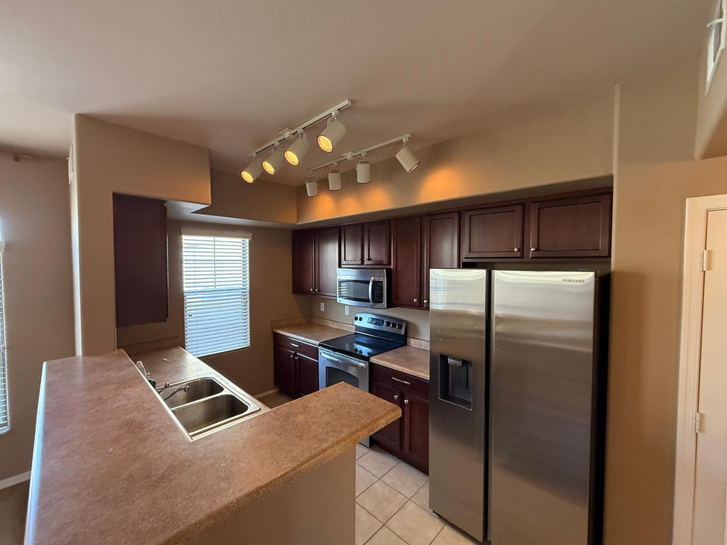 900 S 94th Street - Photo 5