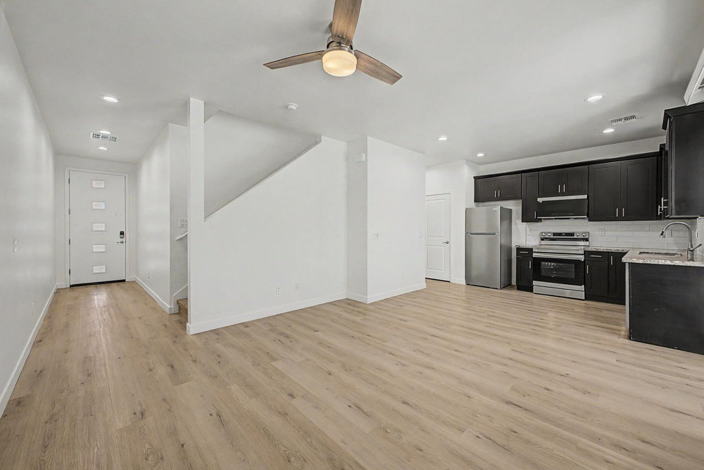 105 W Latona - Photo 9