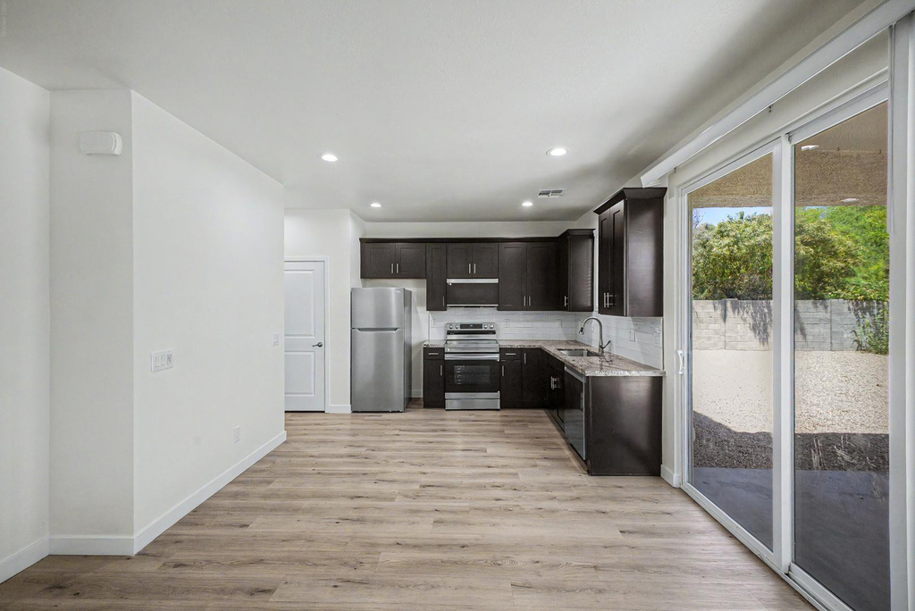 105 W Latona - Photo 10