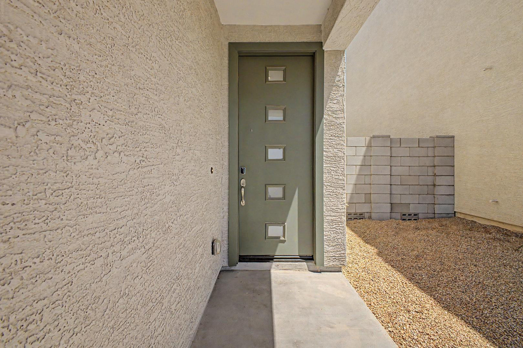 105 W Latona - Photo 2