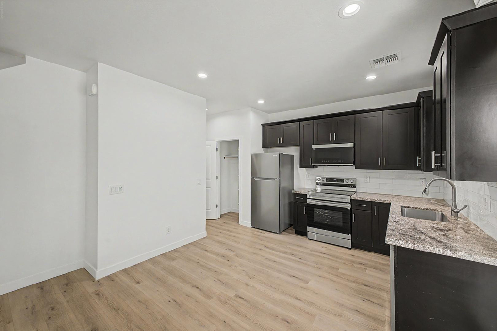 105 W Latona - Photo 12