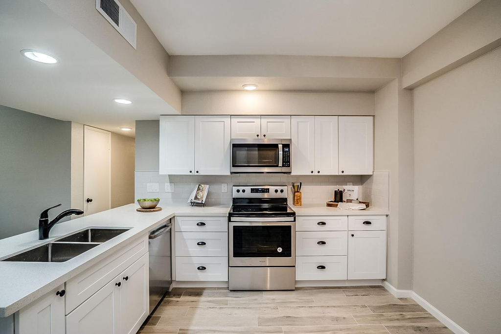 351 E Thomas Road - Photo 15