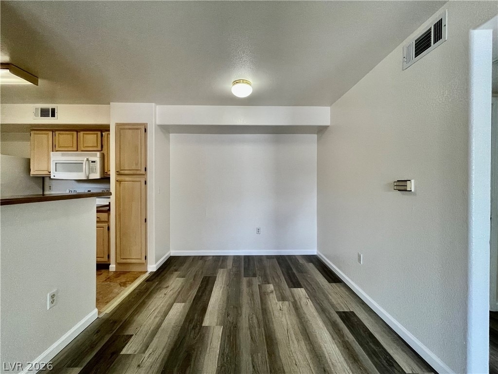 555 E Silverado Ranch Boulevard - Photo 4