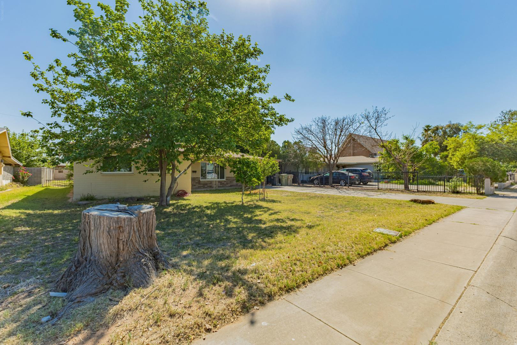 7733 N 60th Avenue - Photo 2