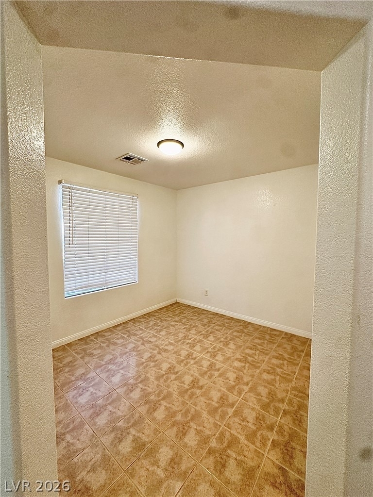 711 Iron Bridge Street - Photo 3