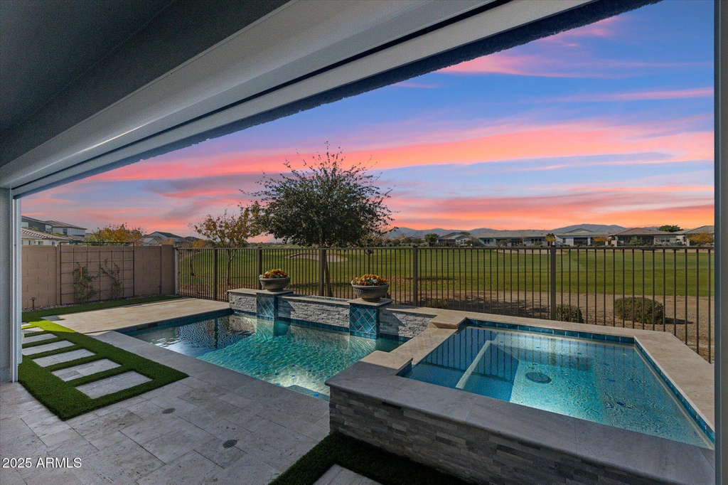 11138 N San Clemente Street - Photo 0