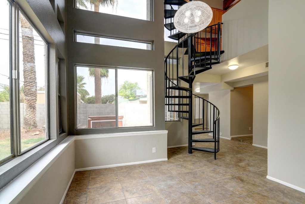 519 W 13th Street - Photo 4
