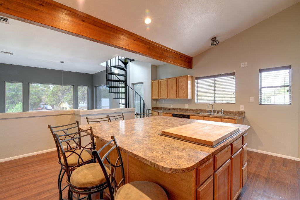 519 W 13th Street - Photo 3