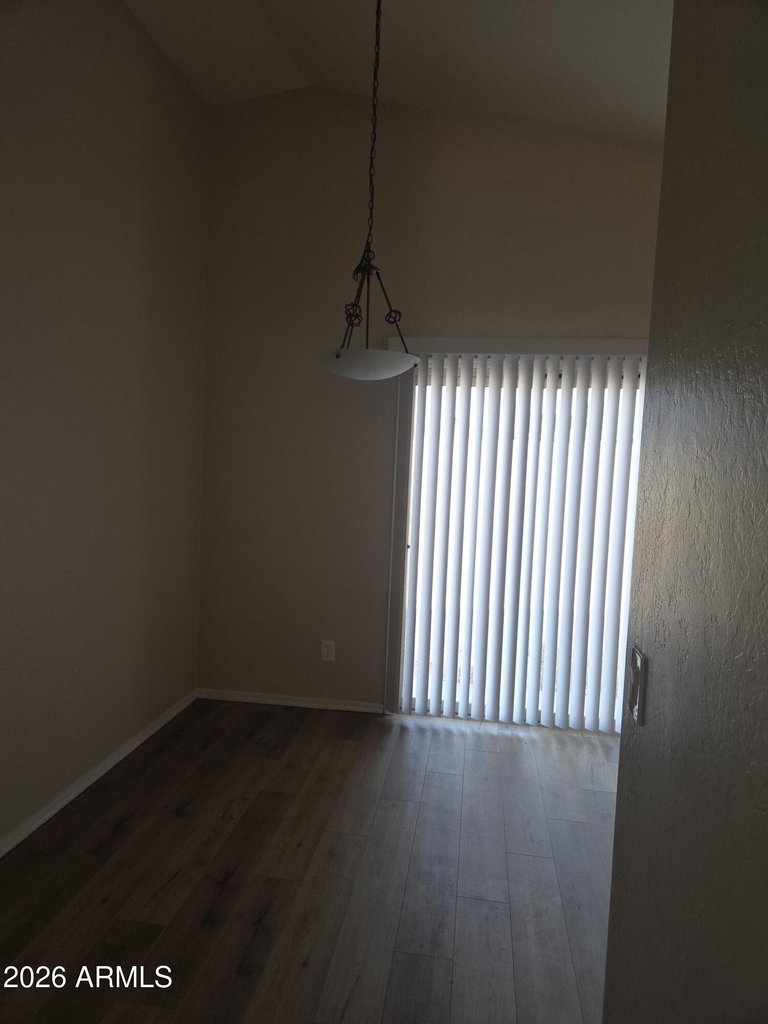 1410 S 107th Lane - Photo 5