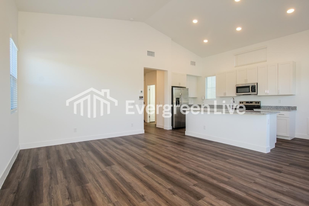 9117 N 181st Avenue - Photo 5