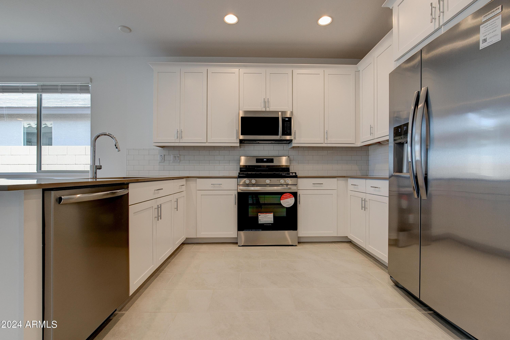 17050 W Artemisa Avenue - Photo 11