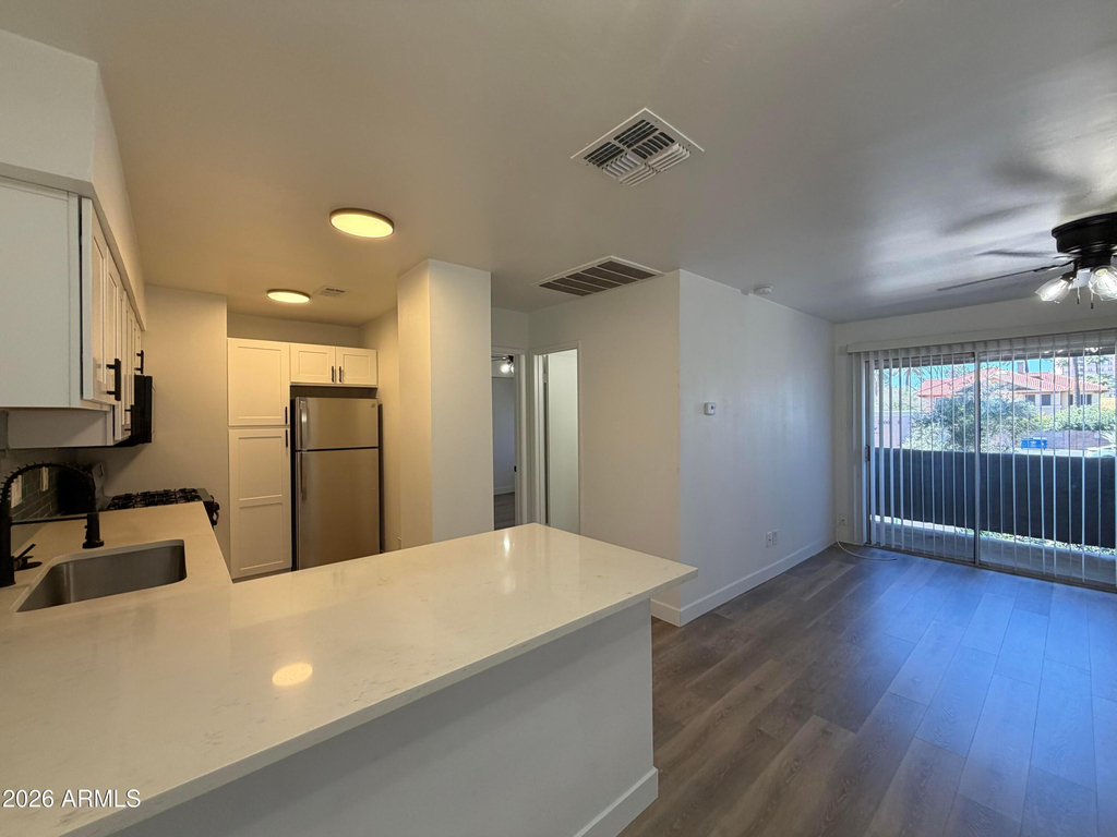 302 E Monte Vista Road - Photo 0