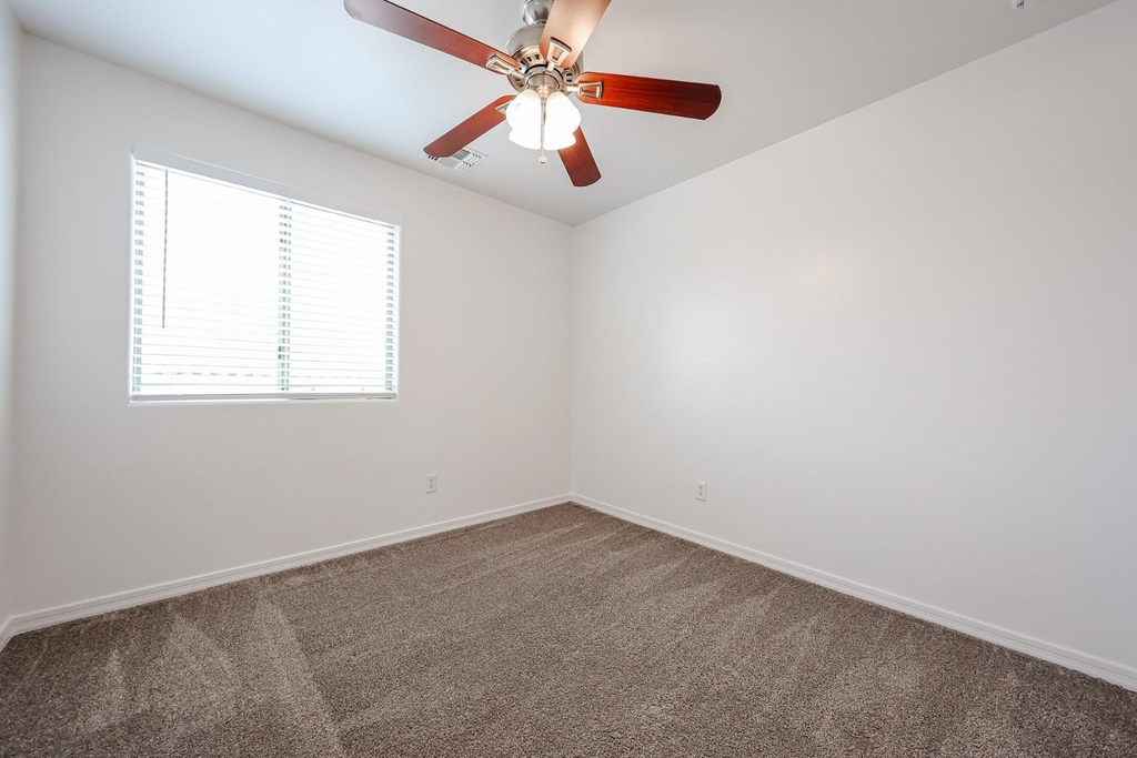 41298 W Parkhill Drive - Photo 24