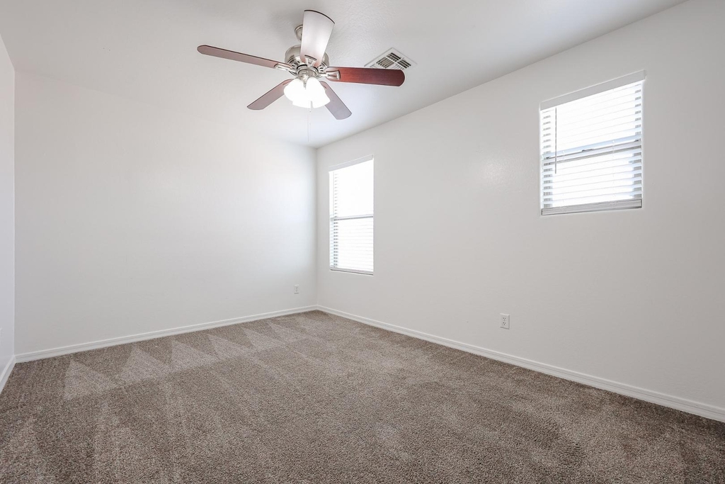 41298 W Parkhill Drive - Photo 21