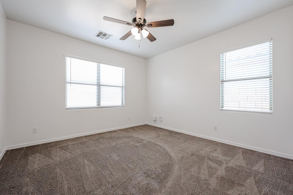 41298 W Parkhill Drive - Photo 8